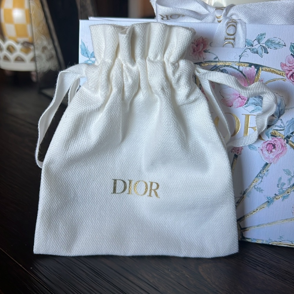 Authentic Dior bag and pouch. Brand new. Beautiful print🩷 - Picture 5 of 6
